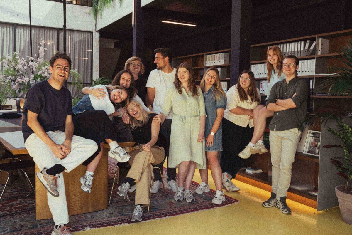 11 collega's van eqip employer branding agency in het kantoor te Antwerpen